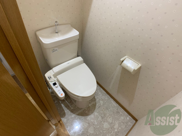 トイレ　トイレにはもちろんウォシュレットがついてます