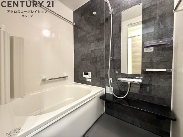 バス・シャワールーム　浴室乾燥、追い炊き機能付き