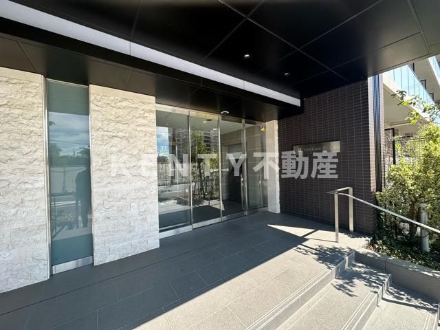 エントランス　落ち着いたエントランスです