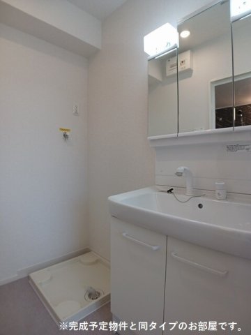 洗面設備　明るい洗面所です