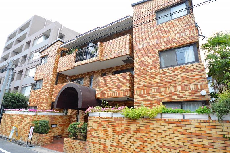 建物外観　南向きの広々とした21帖のリビングが魅力的です☆