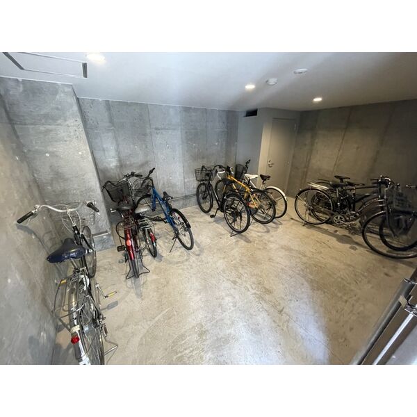 その他共有部分　屋内駐輪場も完備です！