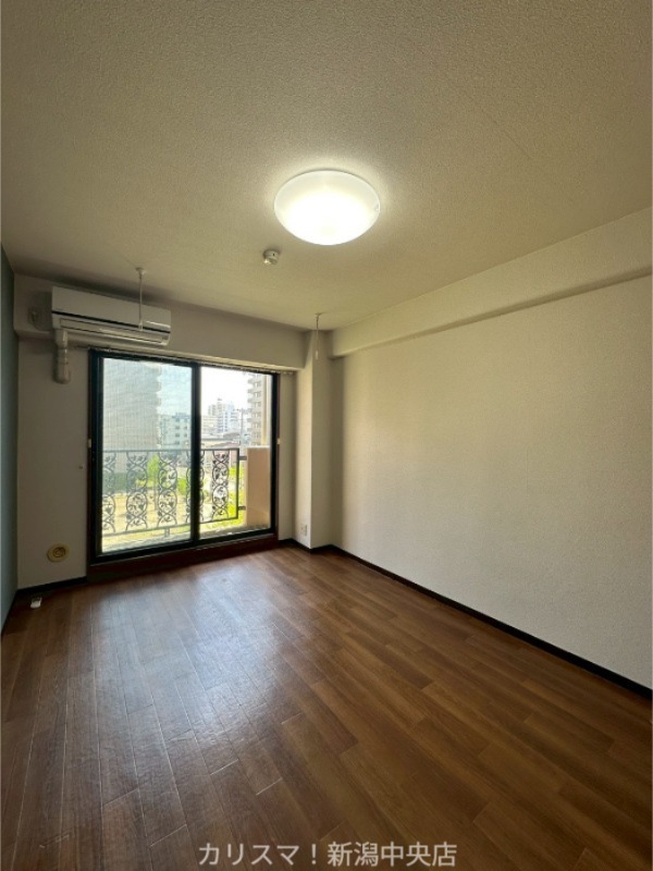 居室・リビング　※別部屋参考写真