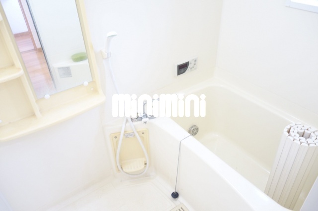 洗面設備　洗濯機置き場です。