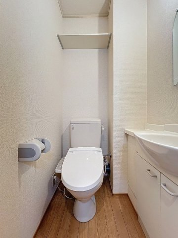 トイレ　嬉しい温水洗浄便座♪