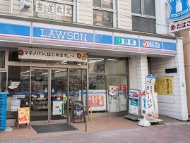 コンビニ　ローソン巣鴨四丁目店（コンビニ）まで207m