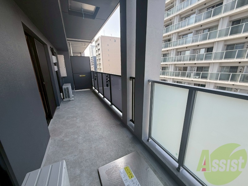 バルコニー　バルコニーは長さも幅もちょうどいい広さですね。