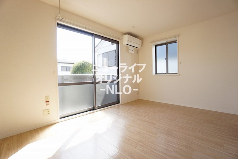 居室・リビング　6.6帖洋室☆２面採光で明るいお部屋です☆