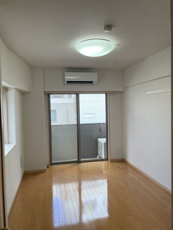 居室・リビング　☆明るい洋室☆