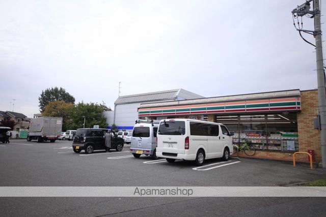 コンビニ　セブンイレブン（コンビニ）まで227m