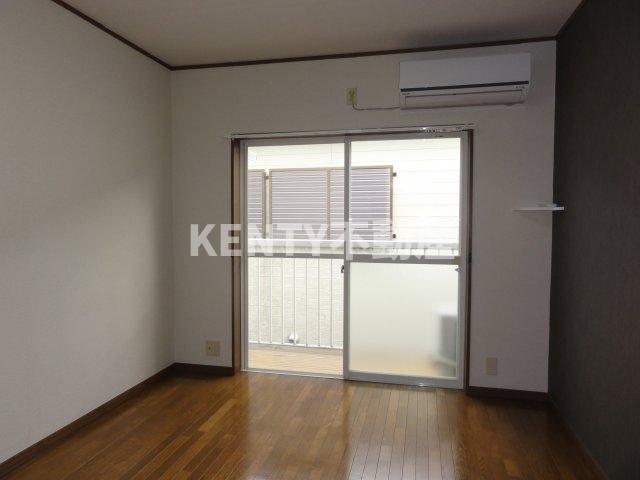 居室・リビング　こちらの居間で趣味の時間をお楽しみください