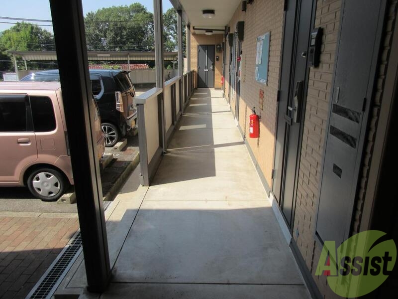 エントランス　明るい廊下です