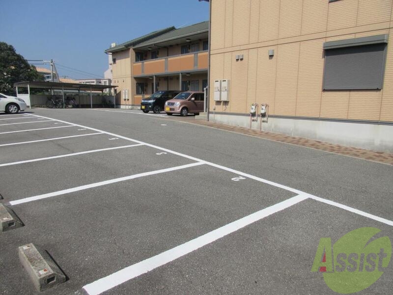 駐車場　広々とした駐車場