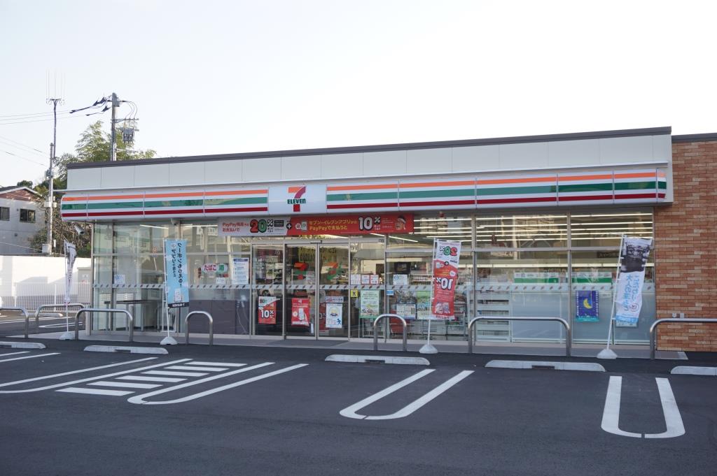 コンビニ　セブンイレブン 鎌ヶ谷初富本町店（コンビニ）まで522m