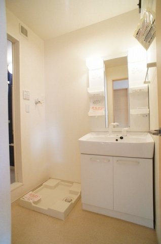 洗面設備　スペースが確保できる洗面所です