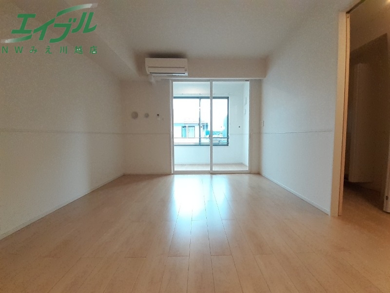 居室・リビング　反転タイプ参考写真