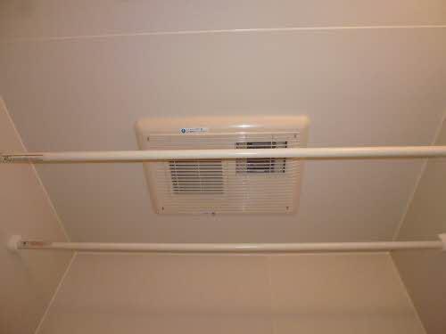 バルコニー　浴室換気乾燥機