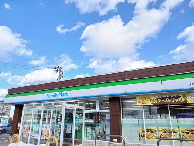 コンビニ　ファミリーマート大館中道店（コンビニ）まで592m