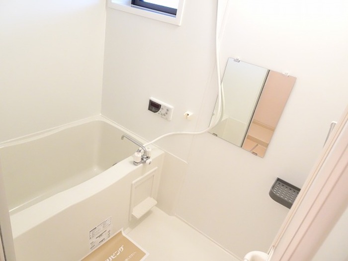 バス・シャワールーム　追い焚き給湯式浴室