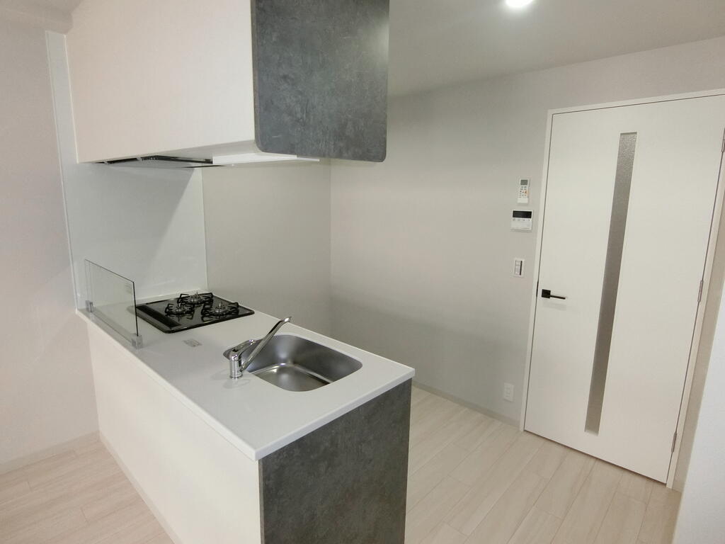 キッチン　3口コンロのシステムキッチン