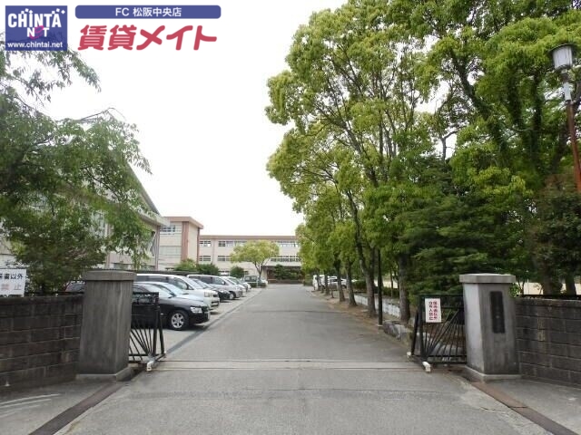 中学校　松阪市立中部中学校（中学校）まで1881m