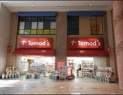 ドラックストア　トモズ晴海トリトン店（ドラッグストア）まで831m