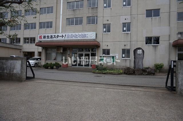 中学校　松戸市立和名ヶ谷中学校（中学校）まで619m