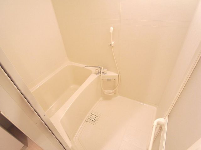 バス・シャワールーム　清潔感のあるバスです。