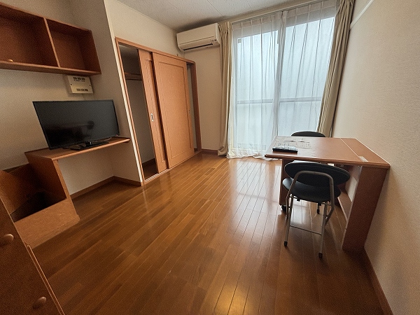 居室・リビング　備品や設備仕様は号室等により異なります現地をご確認下さい。