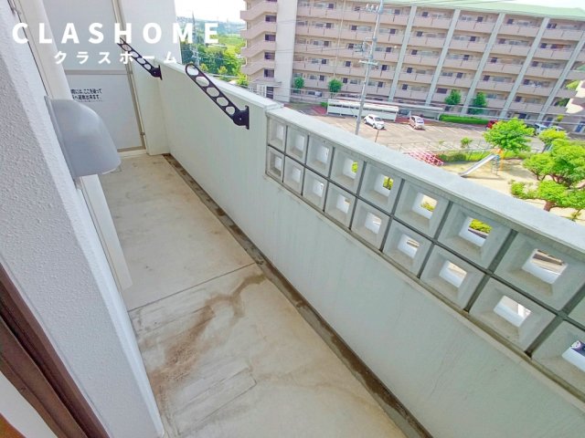 バルコニー　同物件の別部屋になります。