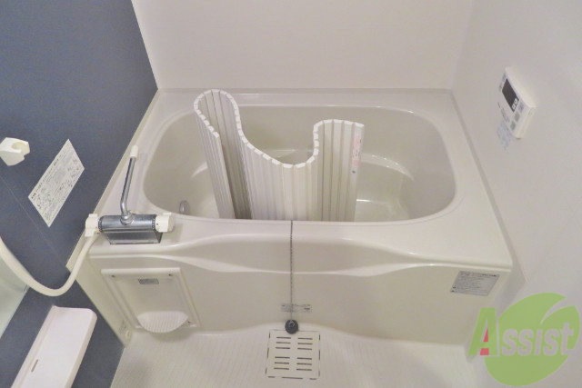 バス・シャワールーム　すいませんフタが入ったままで、見栄えが悪いですね、、、