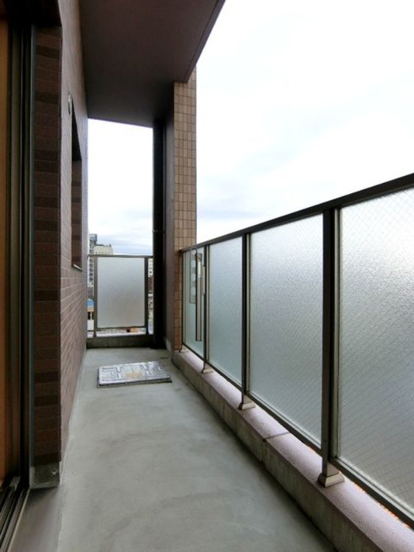 バルコニー　図面と現状に相違がある場合には現状を優先