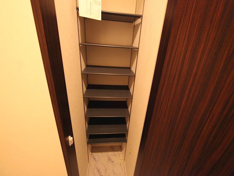 玄関　玄関　シューズボックス付（収納充実してます）