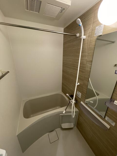 バス・シャワールーム　浴室乾燥機付きです?