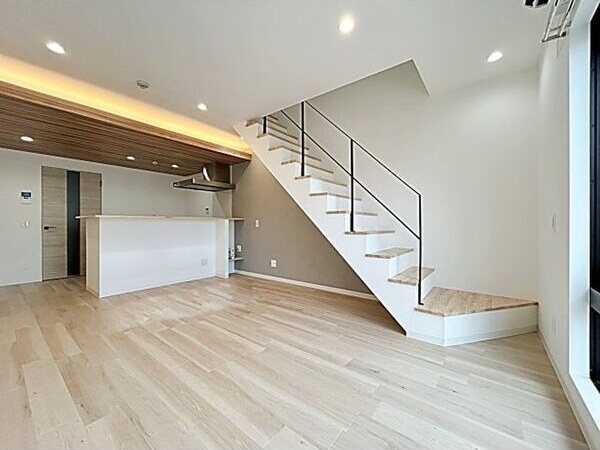 居室・リビング　こちらの居間で趣味の時間をお楽しみください