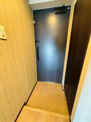 玄関　居住中の為別部屋参考