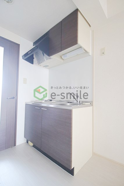 キッチン　大きなスペースがあり、収納には困りません