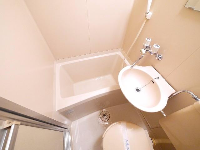 バス・シャワールーム　コンパクトで使いやすいお風呂です