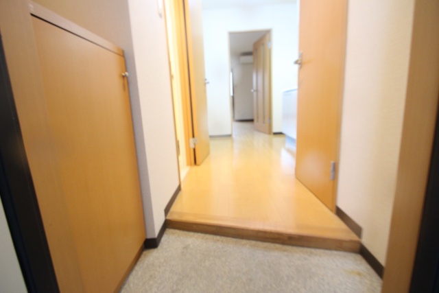 玄関　※別室の参考写真の為、現況優先です。