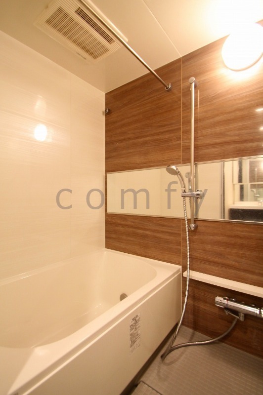 バス・シャワールーム　バスルーム