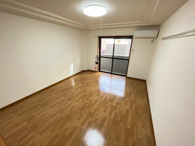 居室・リビング　室内