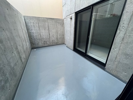 バルコニー　テラス