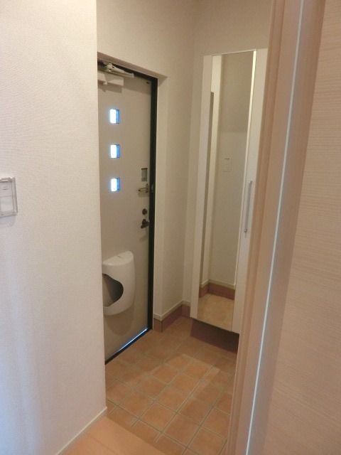 玄関　シューズボックス付きでゆとりのある玄関です