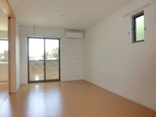 居室・リビング　開放的なリビングです