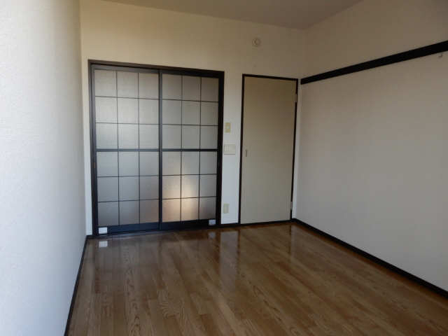 居室・リビング　バルコニー側から