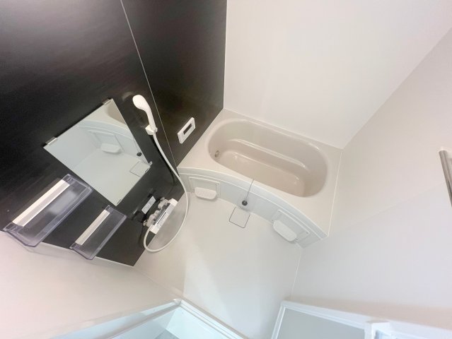 バス・シャワールーム　広めのお風呂は一日の疲れを癒してくれます。