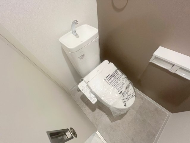 トイレ　綺麗なトイレにはウォシュレット標準装備です。