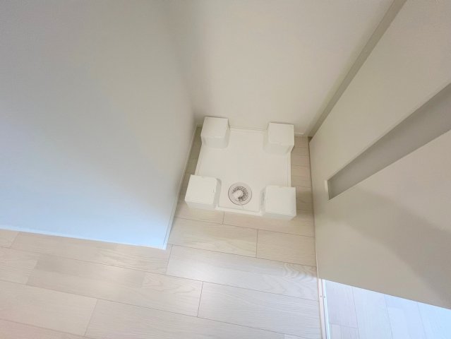 その他設備　嬉しい室内洗濯機置場。これで洗濯機も長持ちしますね。