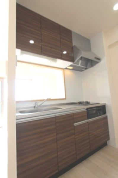 キッチン　※同室タイプの画像です。内装の色などが異なる場合があります。