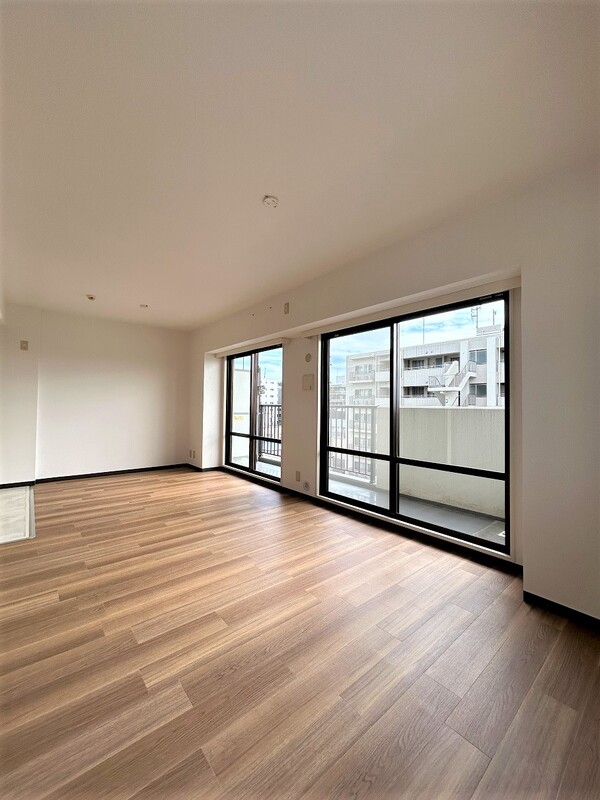 居室・リビング　別号室参考写真